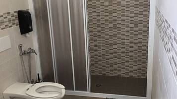 Camera vista Lago 2 | Bathroom shower