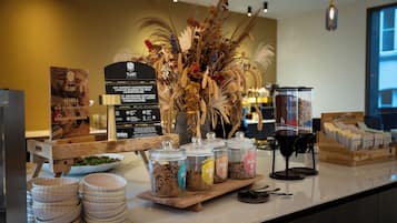 Petit déjeuner buffet (26.50 EUR par personne)