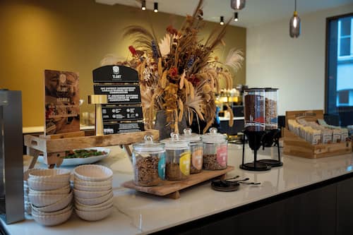 Café da manhã com buffet todos os dias mediante uma taxa