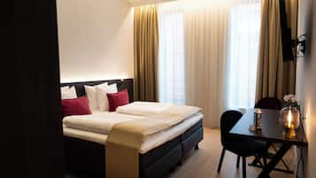 Chambre Classique Double ou avec lits jumeaux | Mini-bar avec articles gratuits, coffres-forts dans les chambres, bureau