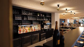 Bar (trong khuôn viên)