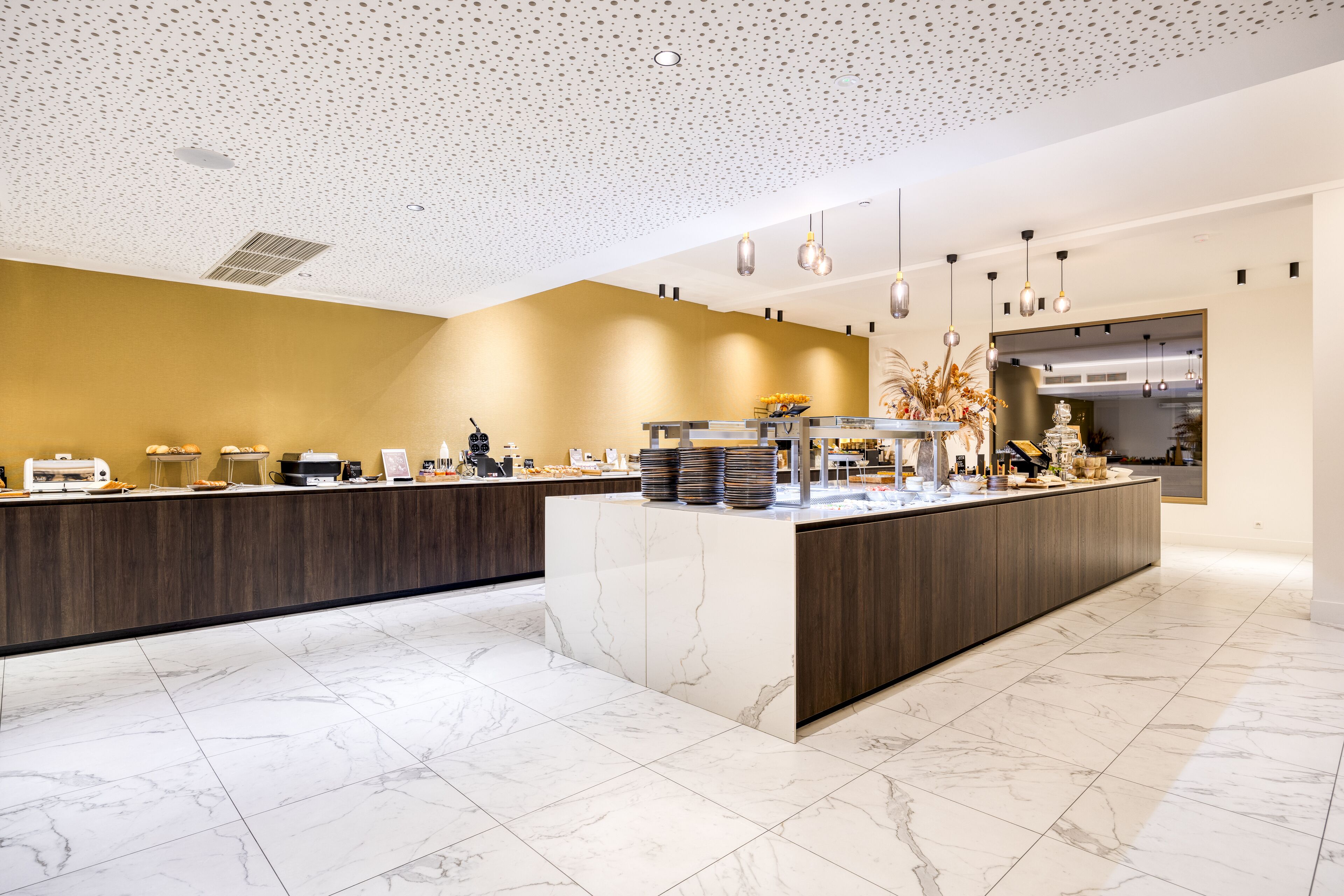 daily buffet breakfast (eur 25 per person)