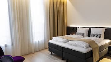 Artículos del minibar gratis y caja de seguridad en la habitación