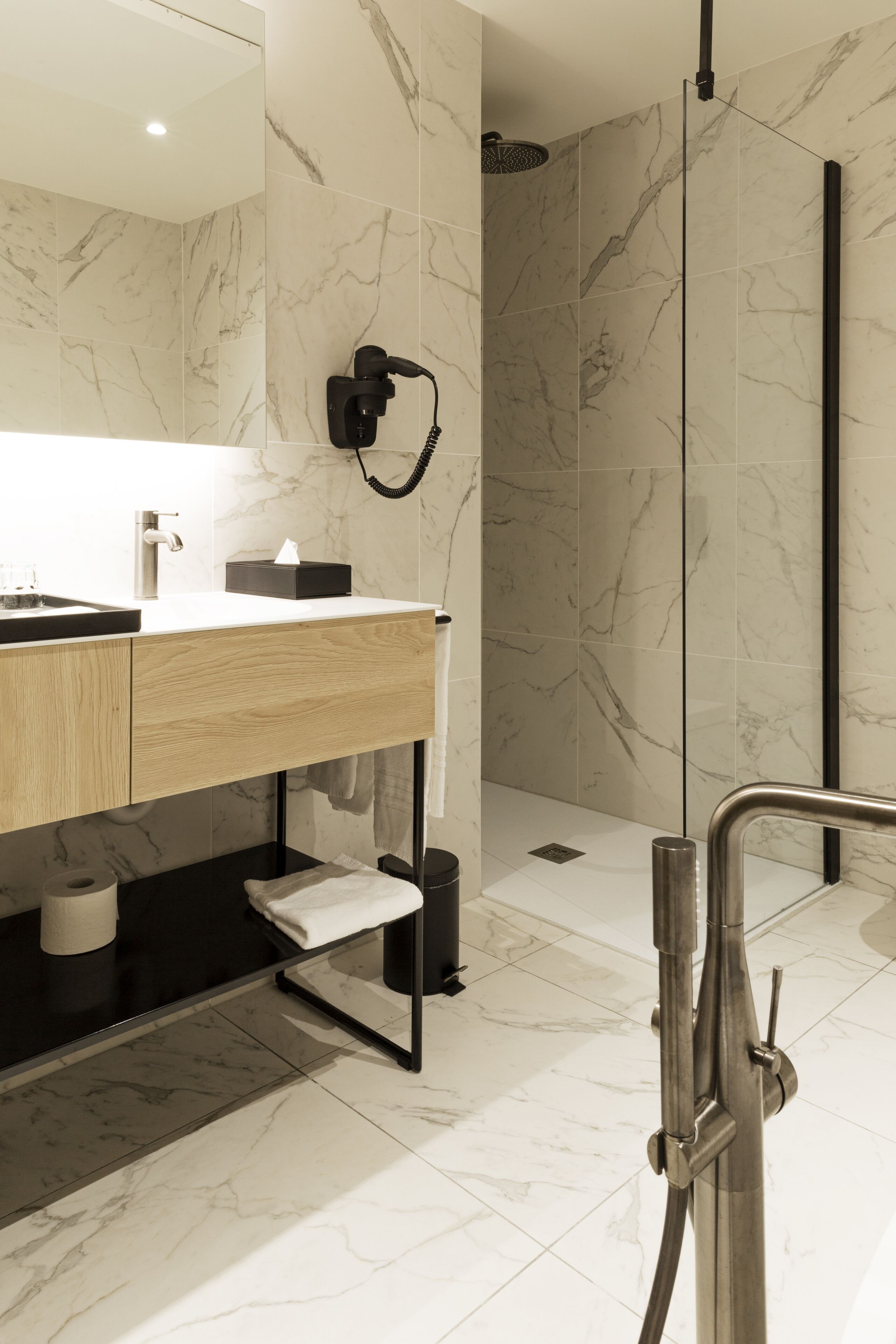 superior double or twin room | bathroom | free toiletries, hair dryer, towels