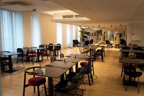 Daily buffet breakfast for a fee - Corsendonk Turnova (Turnhout)