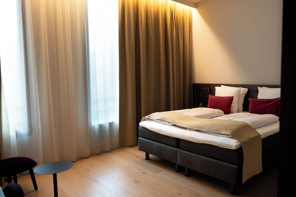 高級雙人或雙床房 | 免費迷你吧物品、客房內保險箱、書桌、遮光布/窗簾