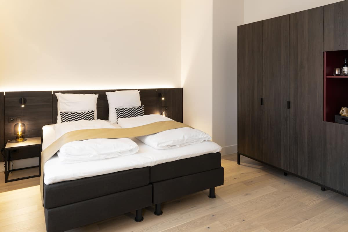 classic double or twin room | free minibar items, in-room safe, desk, blackout curtains