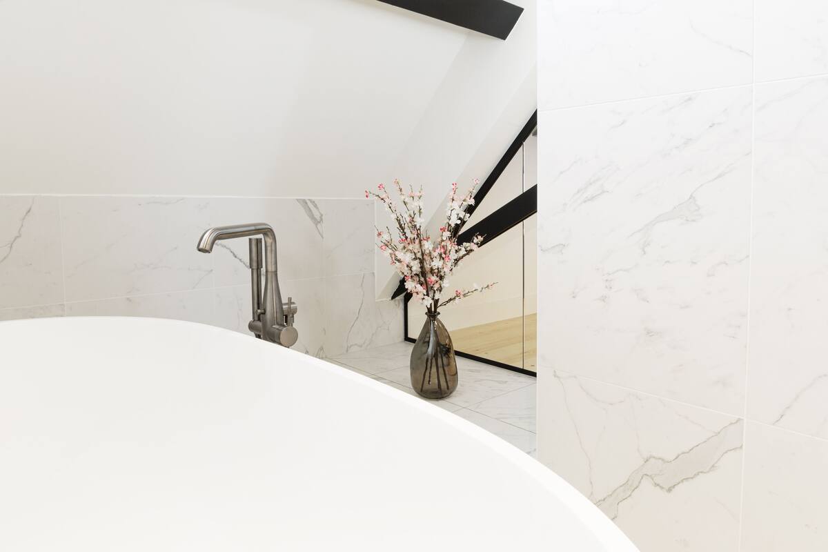 suite | bathroom | free toiletries, hair dryer, towels