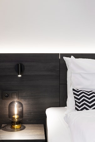 Artículos del minibar gratis y caja de seguridad en la habitación