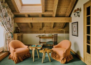 Suite | Living area | Flat-screen TV - Hotel Saint Georges (Megeve)