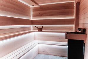 Sauna, bain à remous, soins corporels, massages suédois