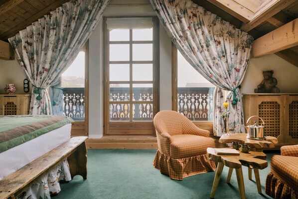 Suite | Living area | Flat-screen TV