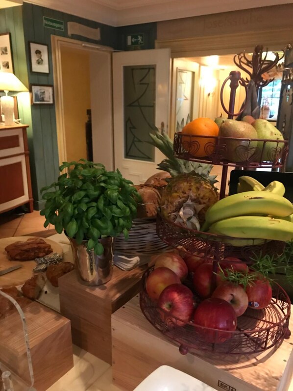 Lunch and dinner served, French cuisine - Hotel Schwarzwälder Hof (Achern)