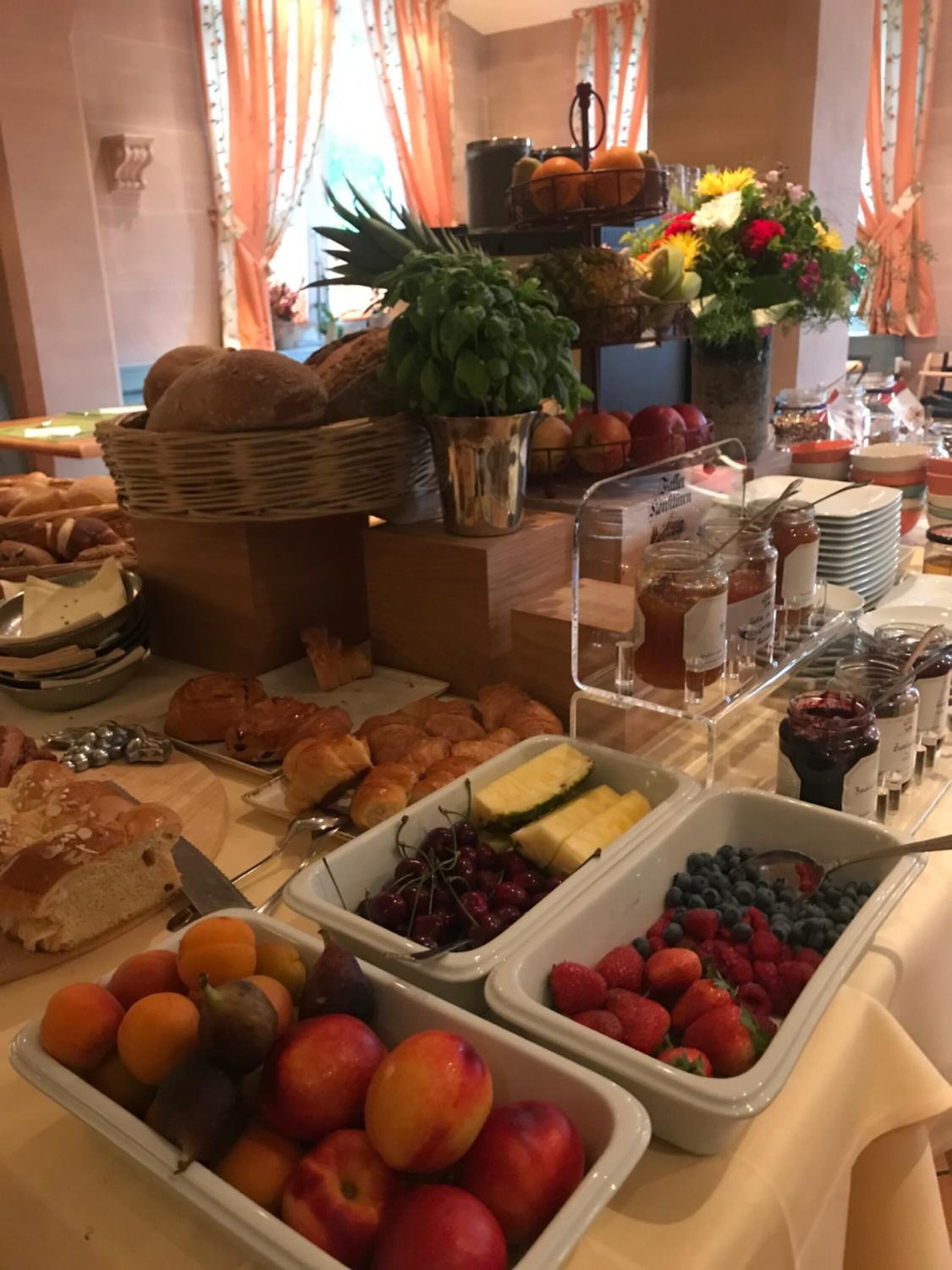 Déjeuner et dîner servis sur place