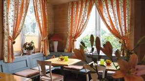Daily buffet breakfast for a fee - Hotel Schwarzwälder Hof (Achern)