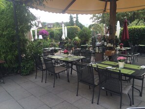 Lunch and dinner served - Hotel Schwarzwälder Hof (Achern)