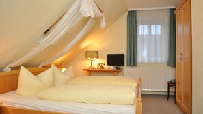 Down duvets, free cots/infant beds, free WiFi, bed sheets