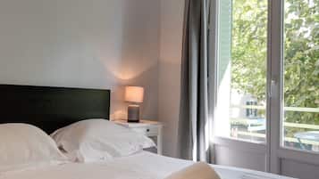 2 habitaciones, tabla de planchar con plancha, cuna de viaje y wifi