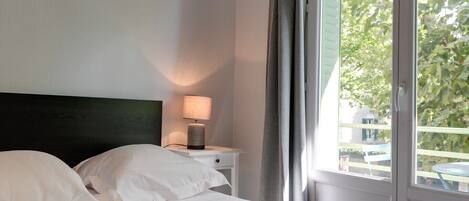 2 bedrooms, iron/ironing board, travel cot, WiFi