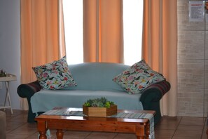 Comfort Villa, 2 Bedrooms, Private Pool | Living area