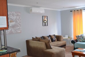 Vila Comfort, 2 kamar tidur, kolam renang pribadi | Area keluarga | TV layar datar