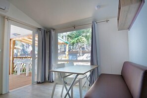 Mobile Home (4 adults + 2 children - A/C) | Living area
