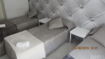 Dormitori compartit, dormitori mixt (Triple Room) | Wifi gratuïta i roba de llit