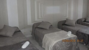 Unclassified image, 5 of 6, button - La Torre Hostel (Caldas de Reis)