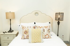 4 bedrooms, iron/ironing board, travel cot, Internet