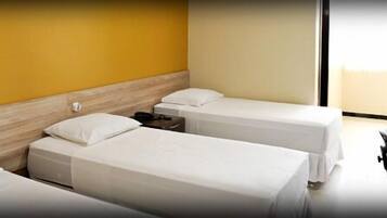 ميني بار ومكتب وستائر تعتيم وواي فاي مجانًا