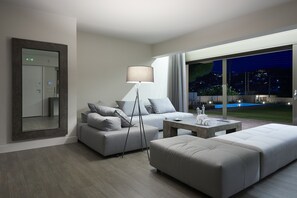 Lavender - Elaia Luxury Ground Floor Suite with Private Pool and Garden | ห้องนั่งเล่น | ทีวีจอแบน 49 นิ้ว พร้อมช่องดิจิตอล, สมาร์ททีวี, Netflix