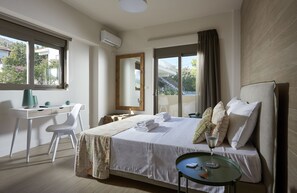 Rosemary - Elaia Luxury Top Floor Suite with Sea View | Premium bedding, down comforters, individually decorated - Elaia Luxury Suites Lagonissi (Kropia)