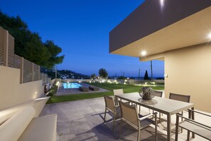 Lavender - Elaia Luxury Ground Floor Suite with Private Pool and Garden | 露台/庭院