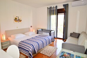Pistacio | Desk, blackout drapes, soundproofing, iron/ironing board - Elza Apartments (Zadar)