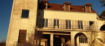 Gite 14 people overlooking pond for stay with family or friends