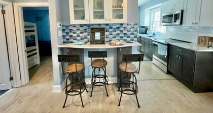 Hiljattain remontoitu! Great Northend -paikka 1. 5 korttelin päässä rannalta w / pysäköinti