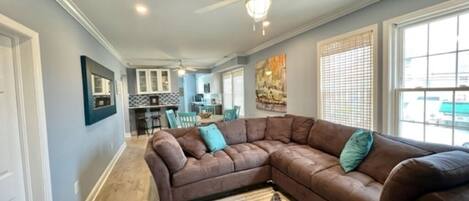 TV connectée, jeux vidéo, lecteur de DVD, livres