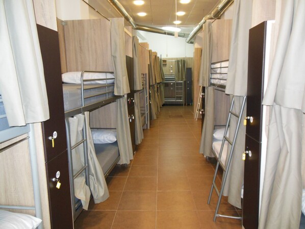 1 chambre, coffres-forts dans les chambres, bureau, Wi-Fi