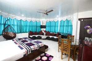 Escritorio, camas plegables/adicionales, wifi gratis y ropa de cama