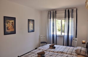 2 Schlafzimmer, Zimmersafe, Bügeleisen/Bügelbrett, WLAN