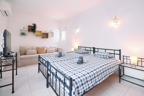 2 bedrooms, in-room safe, iron/ironing board, WiFi