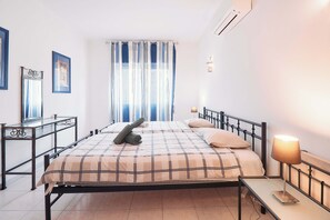 2 Schlafzimmer, Zimmersafe, Bügeleisen/Bügelbrett, WLAN