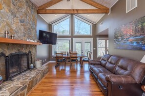 Smart TV, fireplace