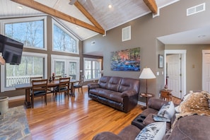 Smart TV, fireplace
