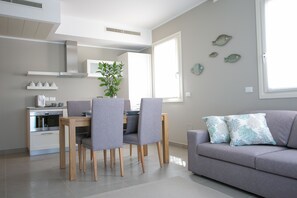 Superior Suite, Lagoon View | Living area | Smart TV - Mosella Suite Hotel (Chioggia)