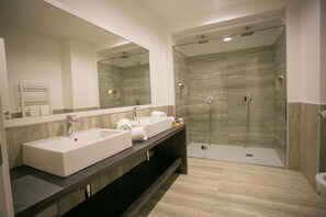 Doppia Superior | Bagno | Asciugacapelli, bidet, asciugamani, sapone