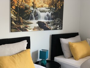 Standard Twin Room | Iron/ironing board, free WiFi