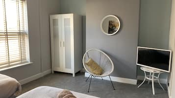 Standard Twin Room | Iron/ironing board, free WiFi