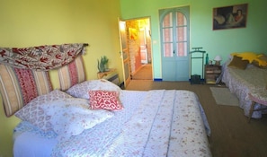 Free cribs/infant beds, rollaway beds, free WiFi, bed sheets - Les Chimeres (Puylaroque)