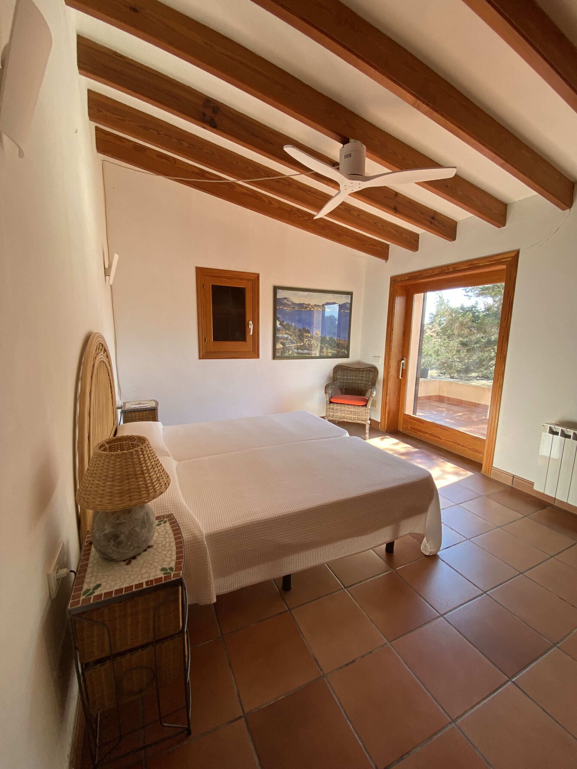 5 bedrooms, iron/ironing board, free WiFi, bed sheets